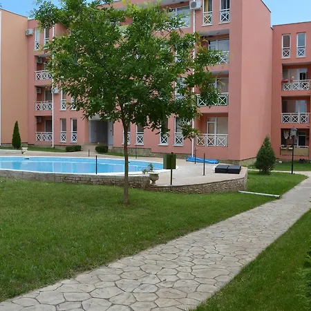 Apartament Bratanov In Sunny Day 6