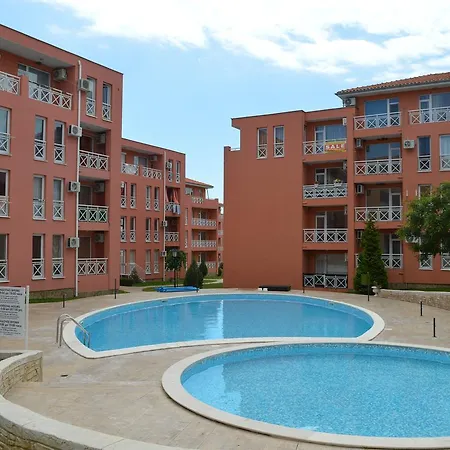 Apartament Bratanov In Sunny Day 6 *