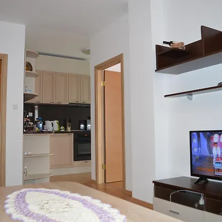 Apartament Bratanov In Sunny Day 6 *